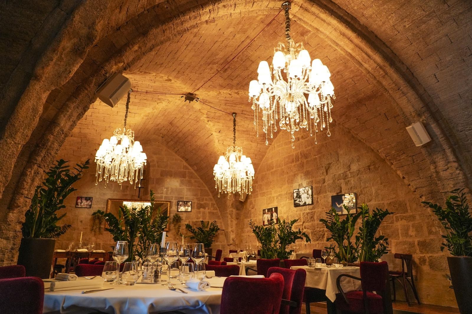 Salle voûtée en pierre du restaurant Maison Marguerite à Montpellier